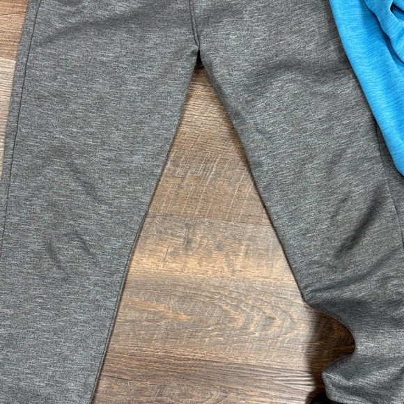 Youth large 3 piece lot - Picture 2 of 7